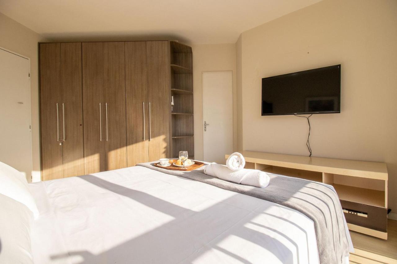Apartment Prg91 - 4 Dorm, Garagem Camionete, Wi-fi, Sacada *
